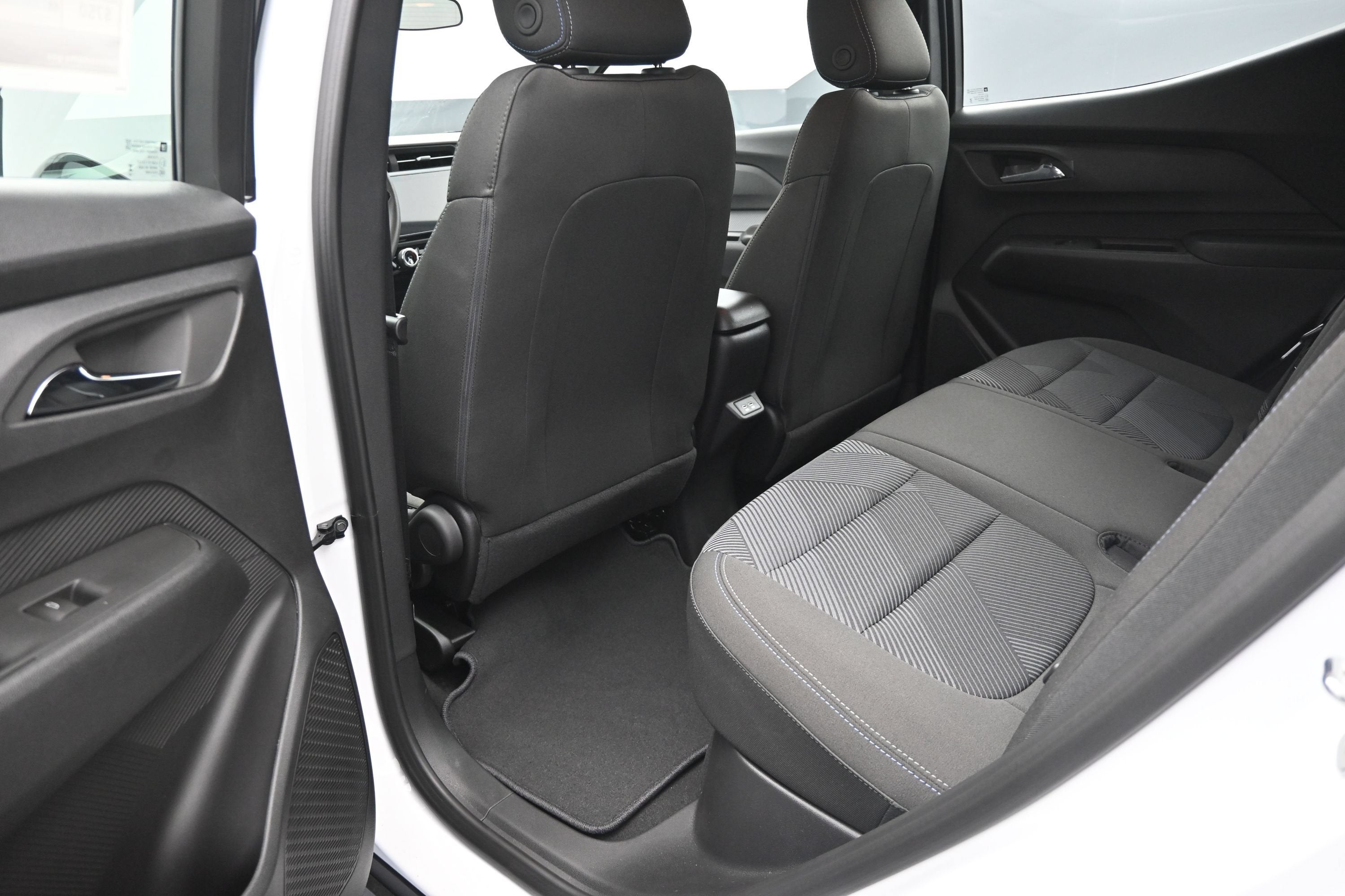 2027 Chevrolet Bolt LT - Photo 25