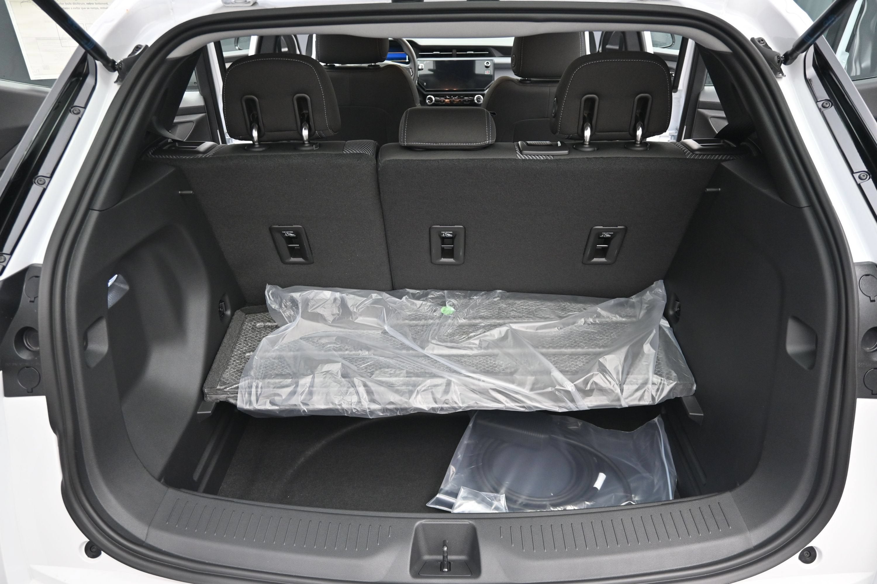2027 Chevrolet Bolt LT - Photo 31