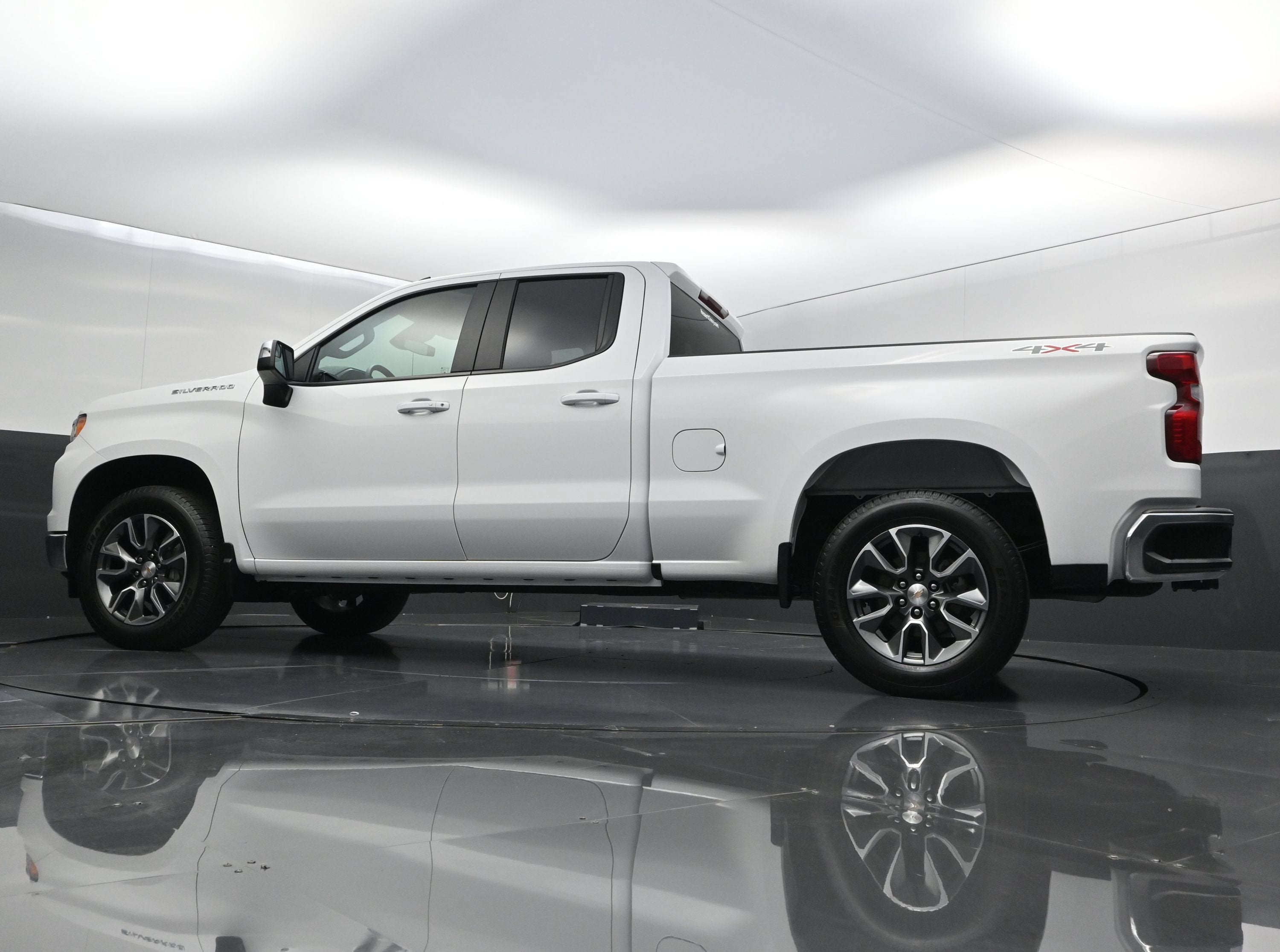 2025 Chevrolet Silverado 1500 LT (2FL)