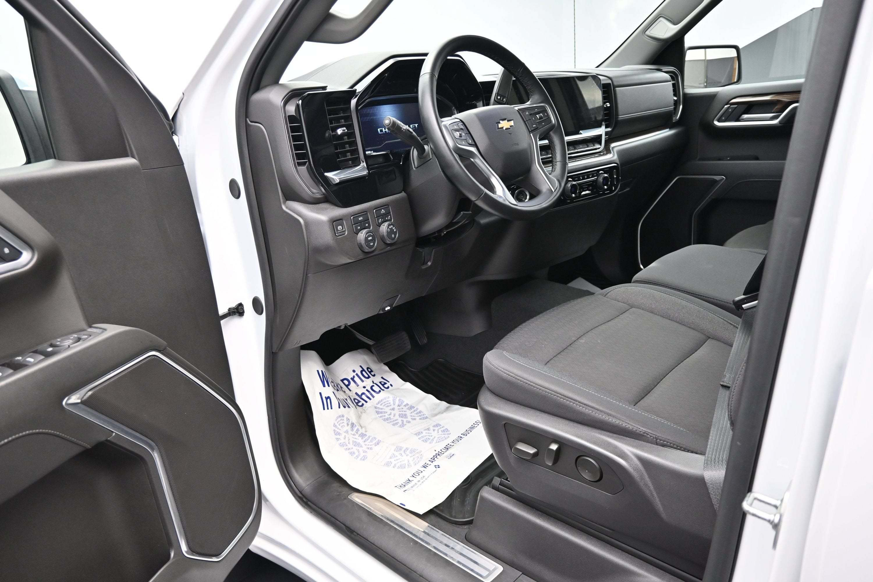 2025 Chevrolet Silverado 1500 LT (2FL)