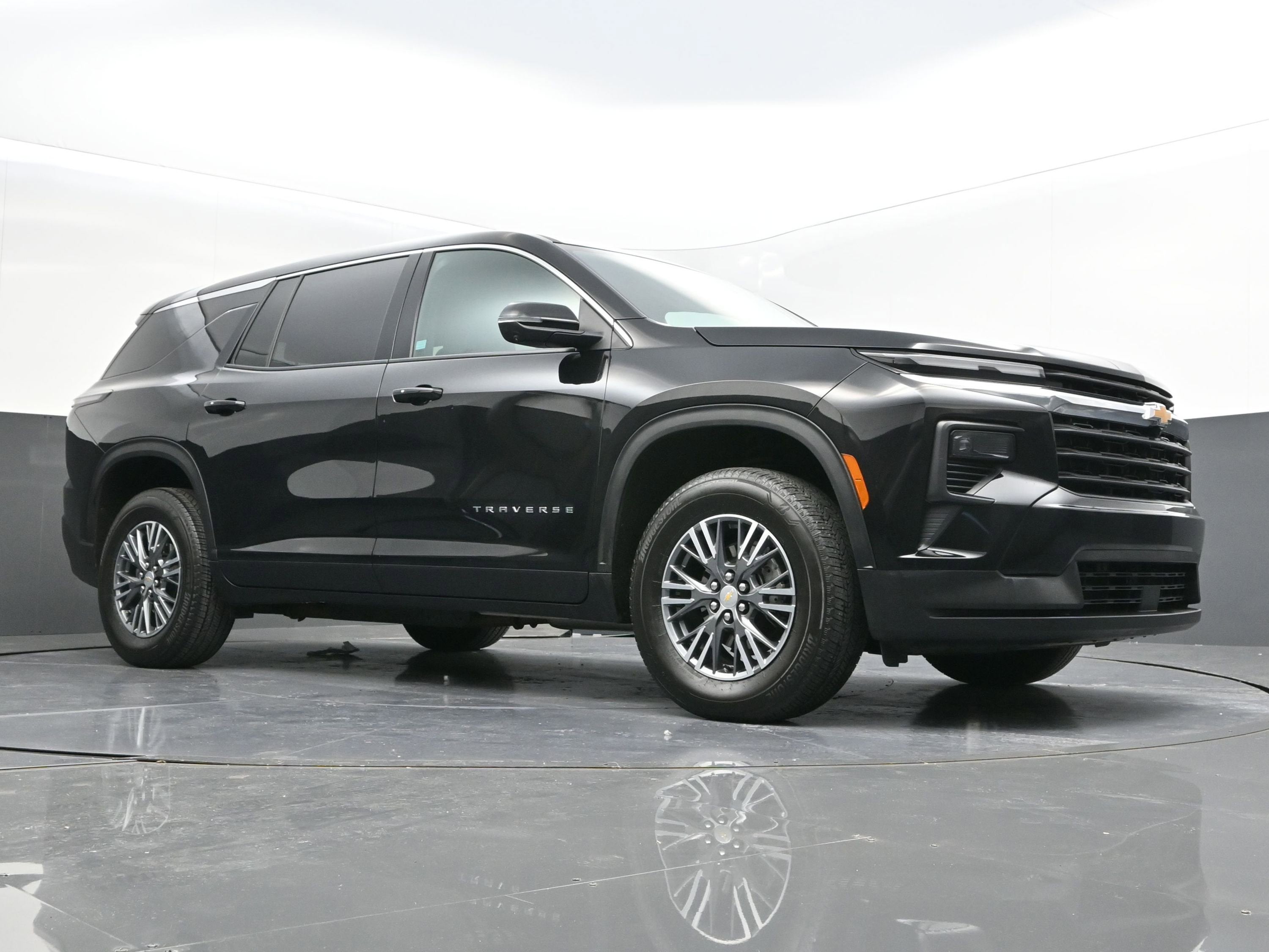 2024 Chevrolet Traverse LS