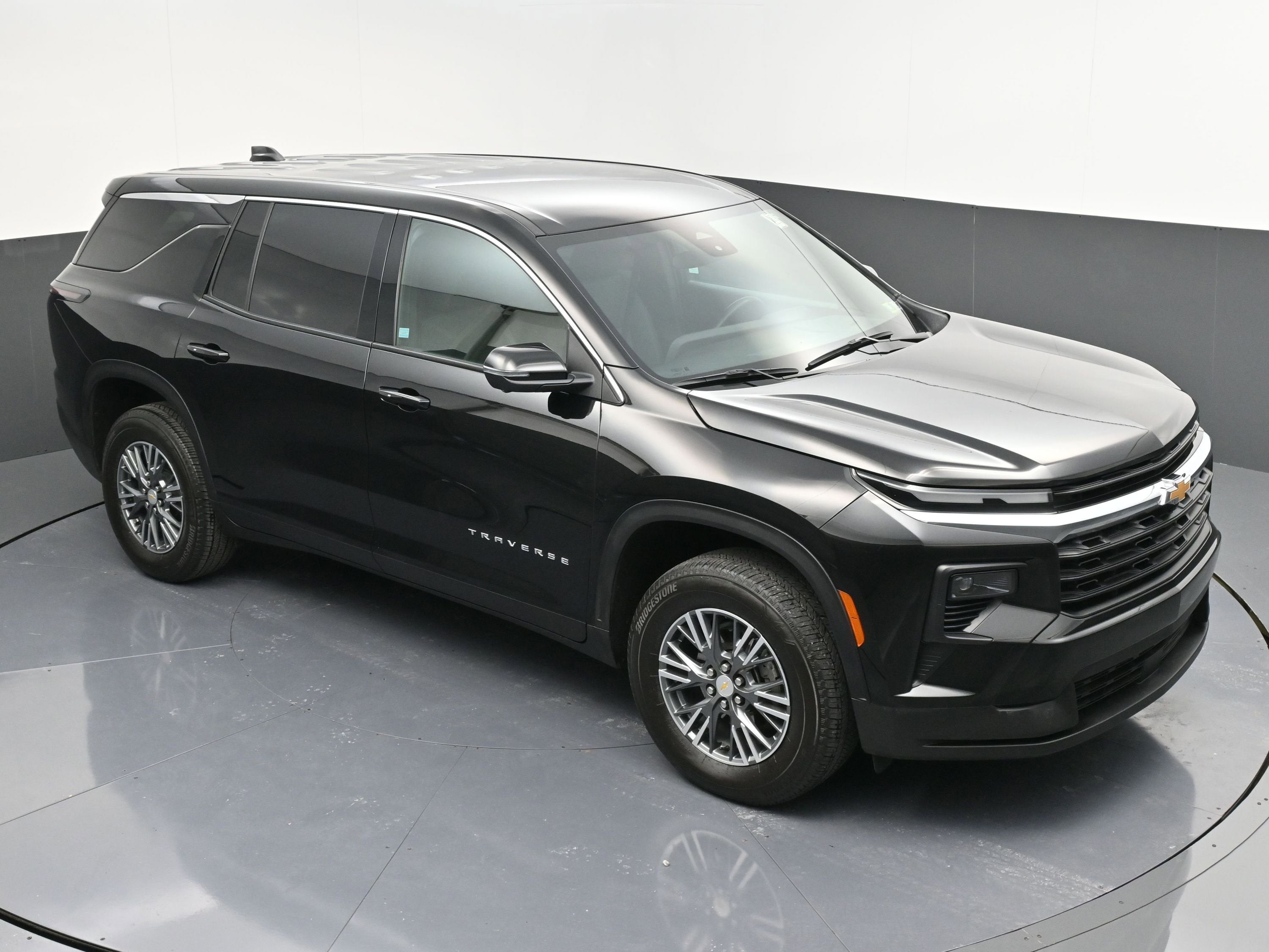 2024 Chevrolet Traverse LS