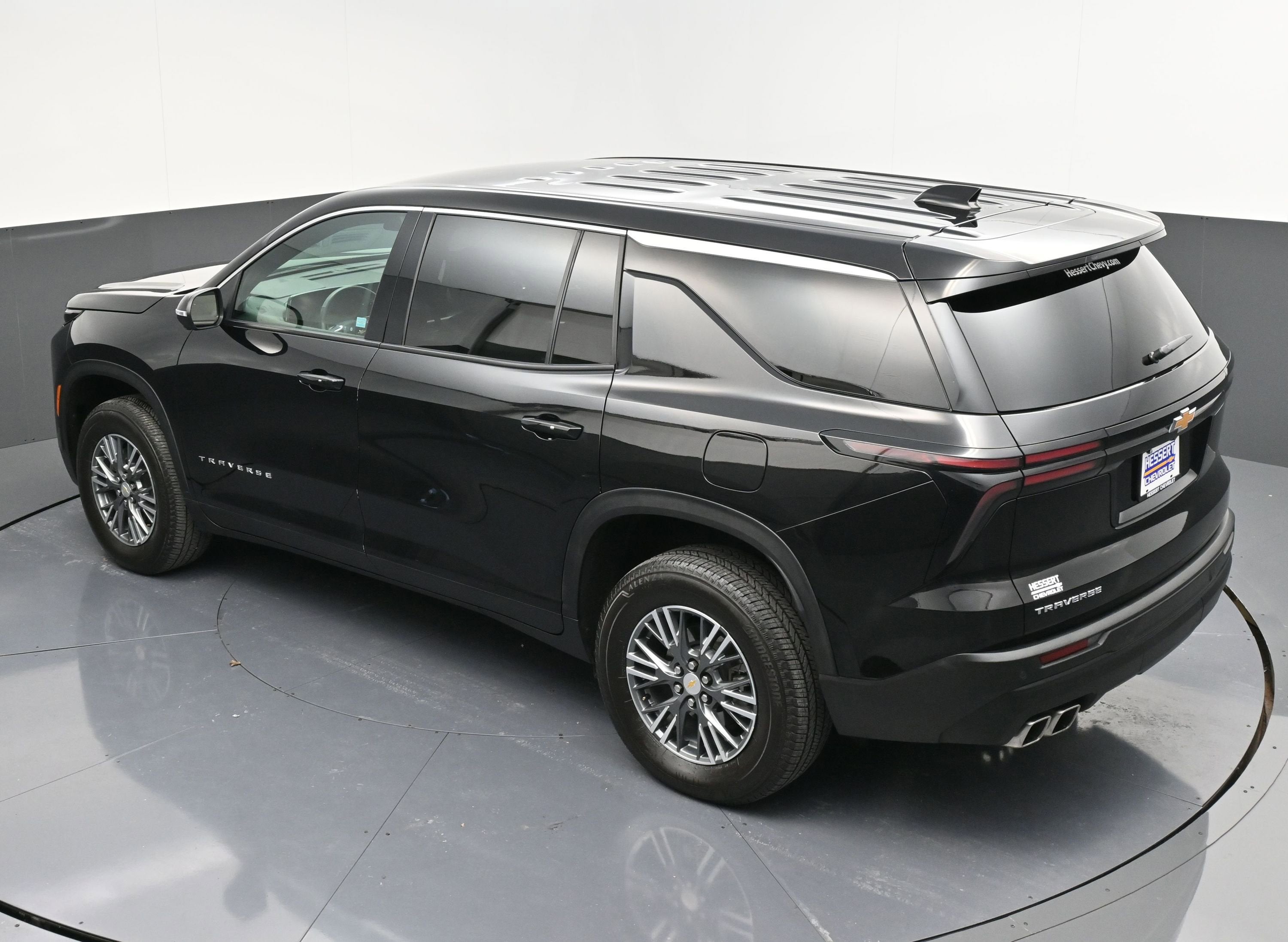 2024 Chevrolet Traverse LS