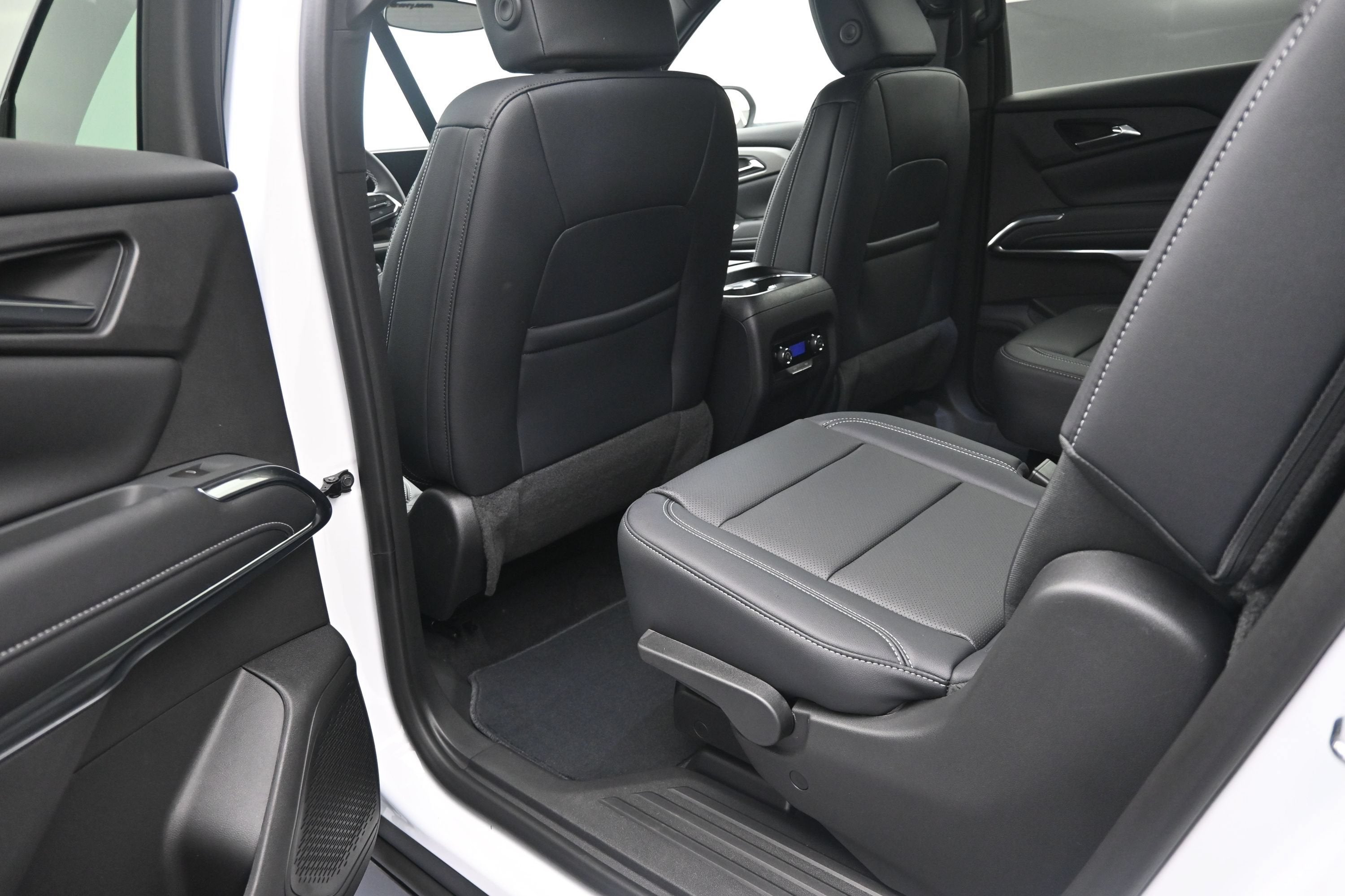 2027 Chevrolet Traverse LT - Photo 29