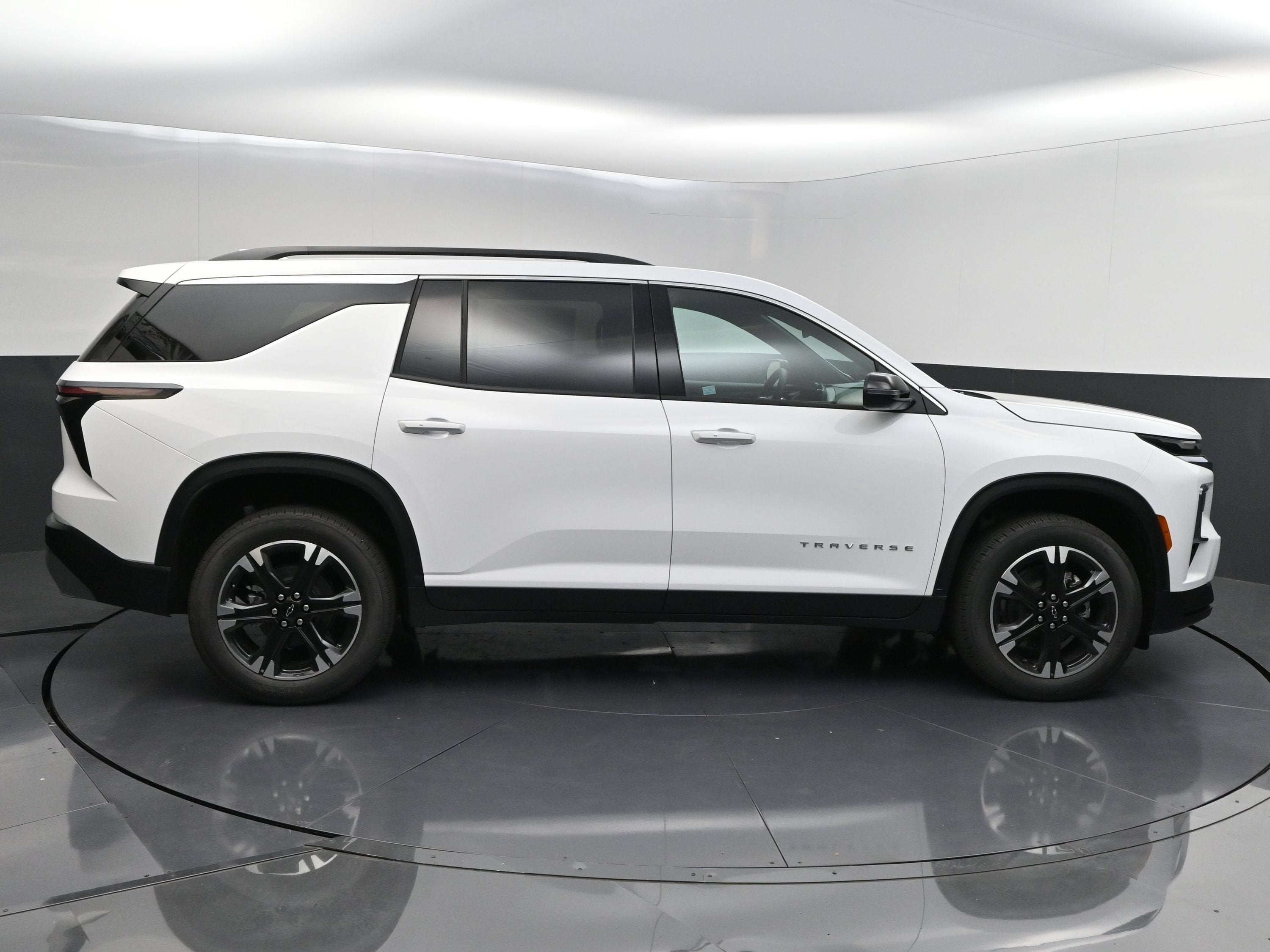 2027 Chevrolet Traverse LT - Photo 8