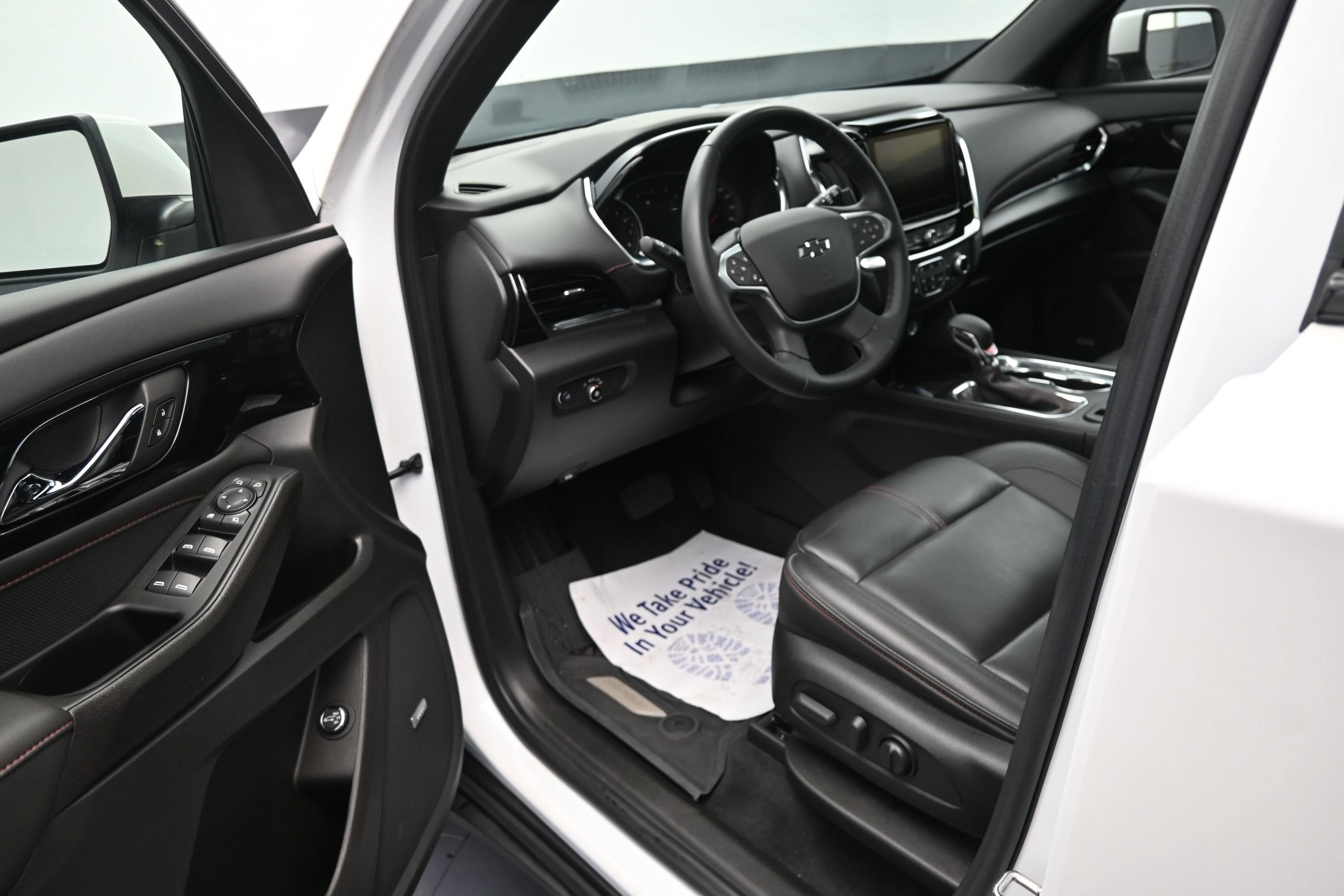 2023 Chevrolet Traverse RS - Photo 10