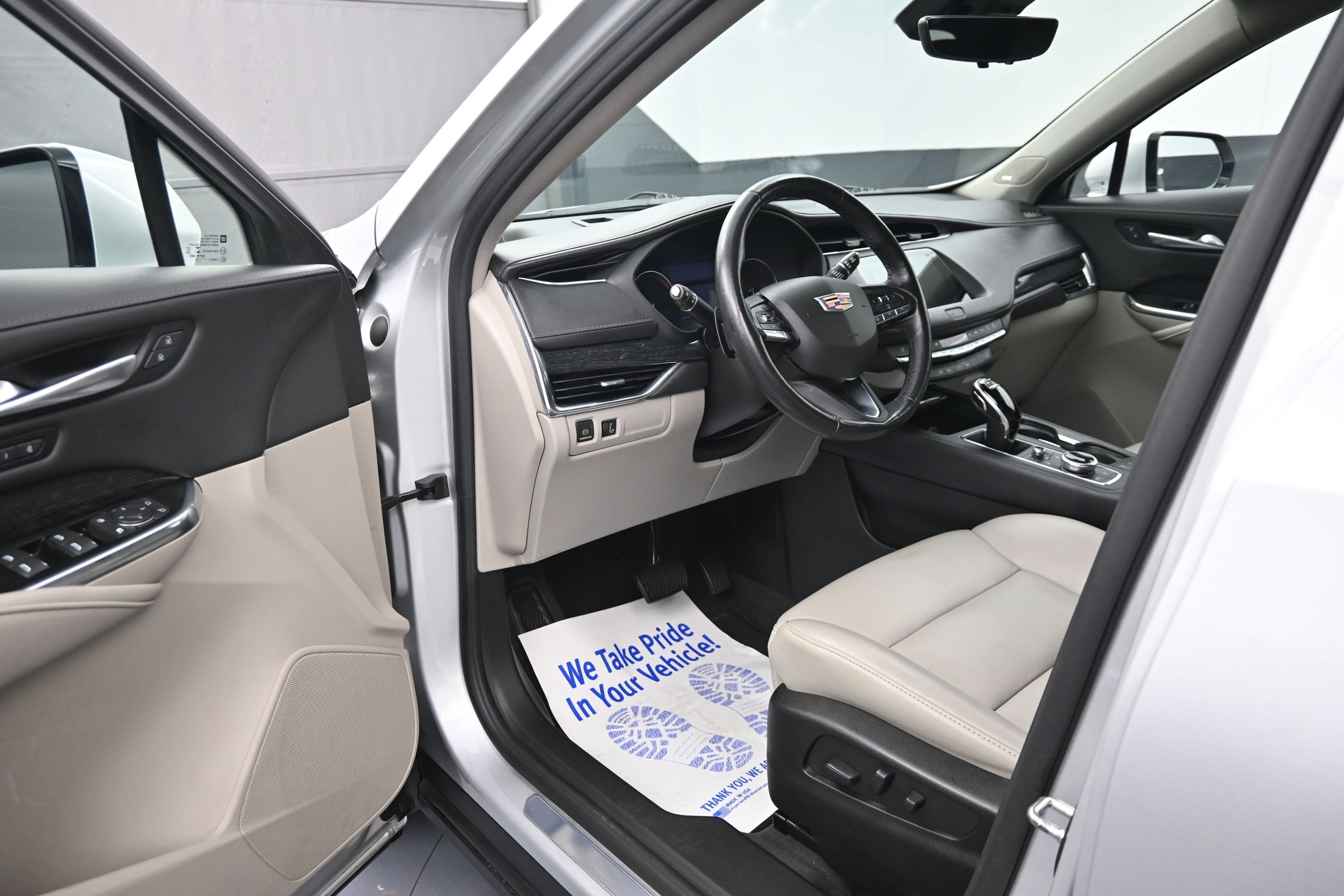 2022 Cadillac XT4 Premium Luxury