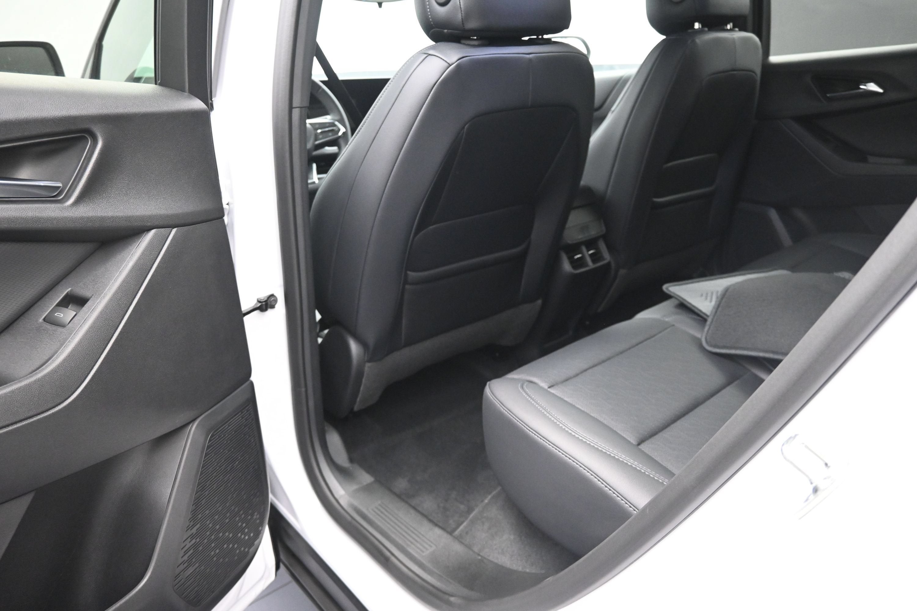 2027 Chevrolet Equinox LT - Photo 27