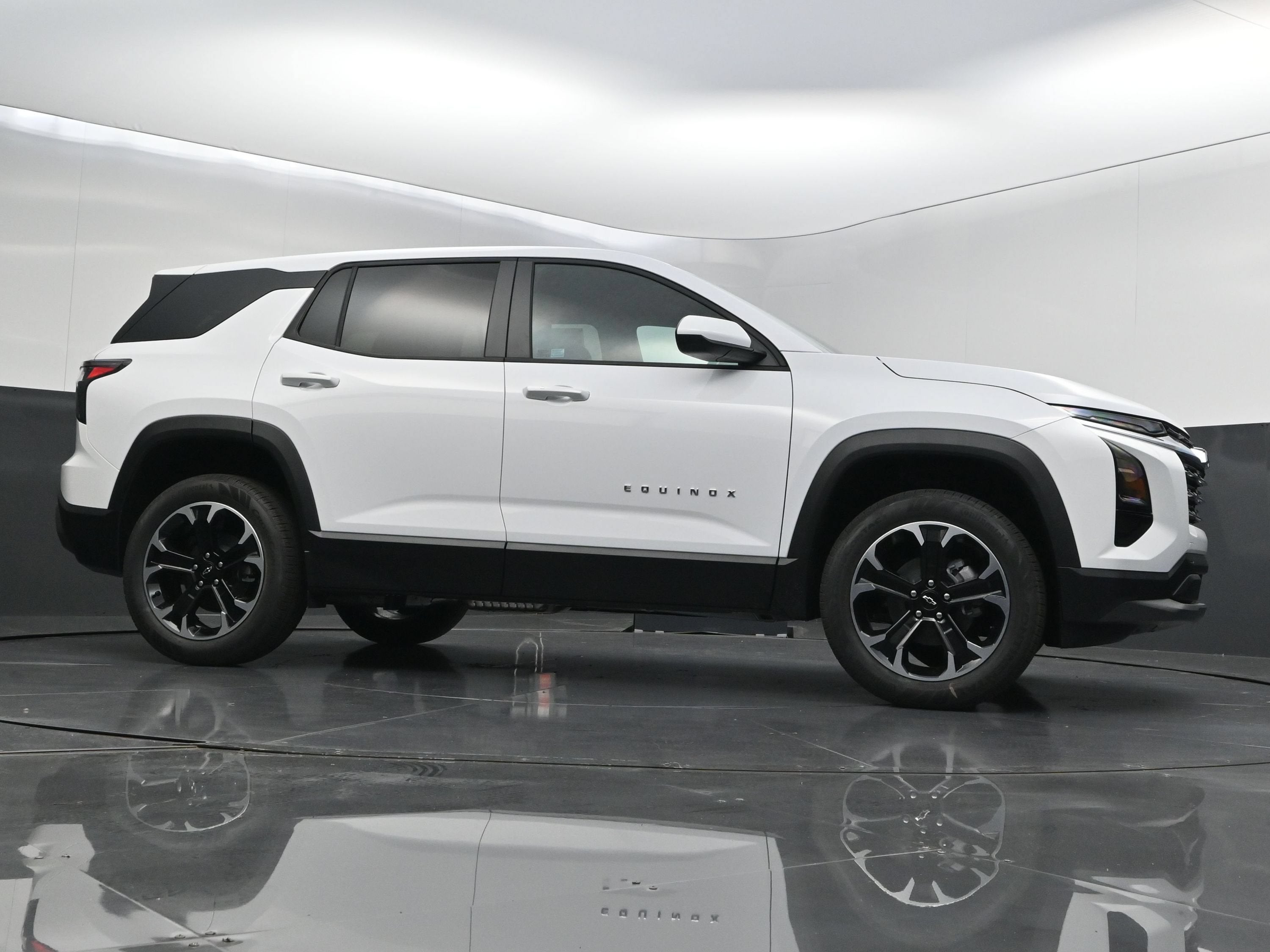 2027 Chevrolet Equinox LT - Photo 43
