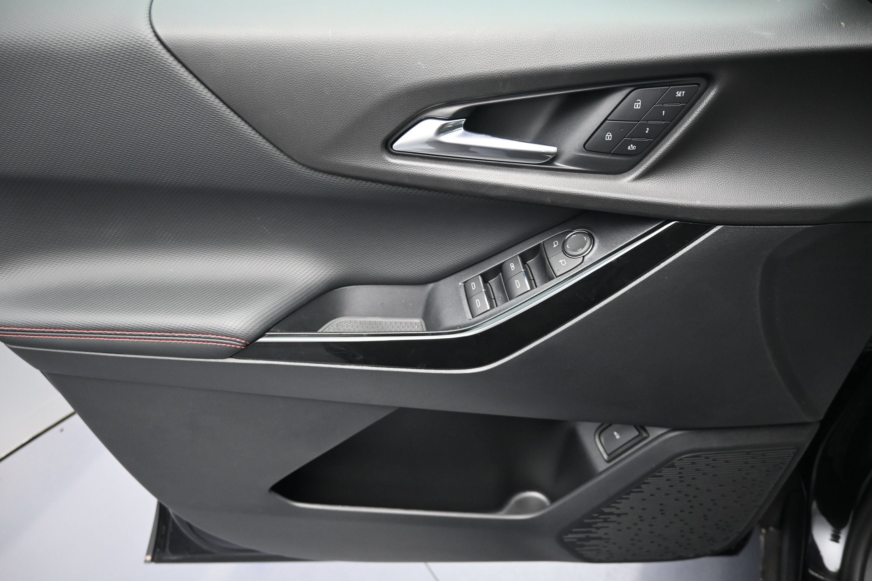 2027 Chevrolet Equinox RS - Photo 26