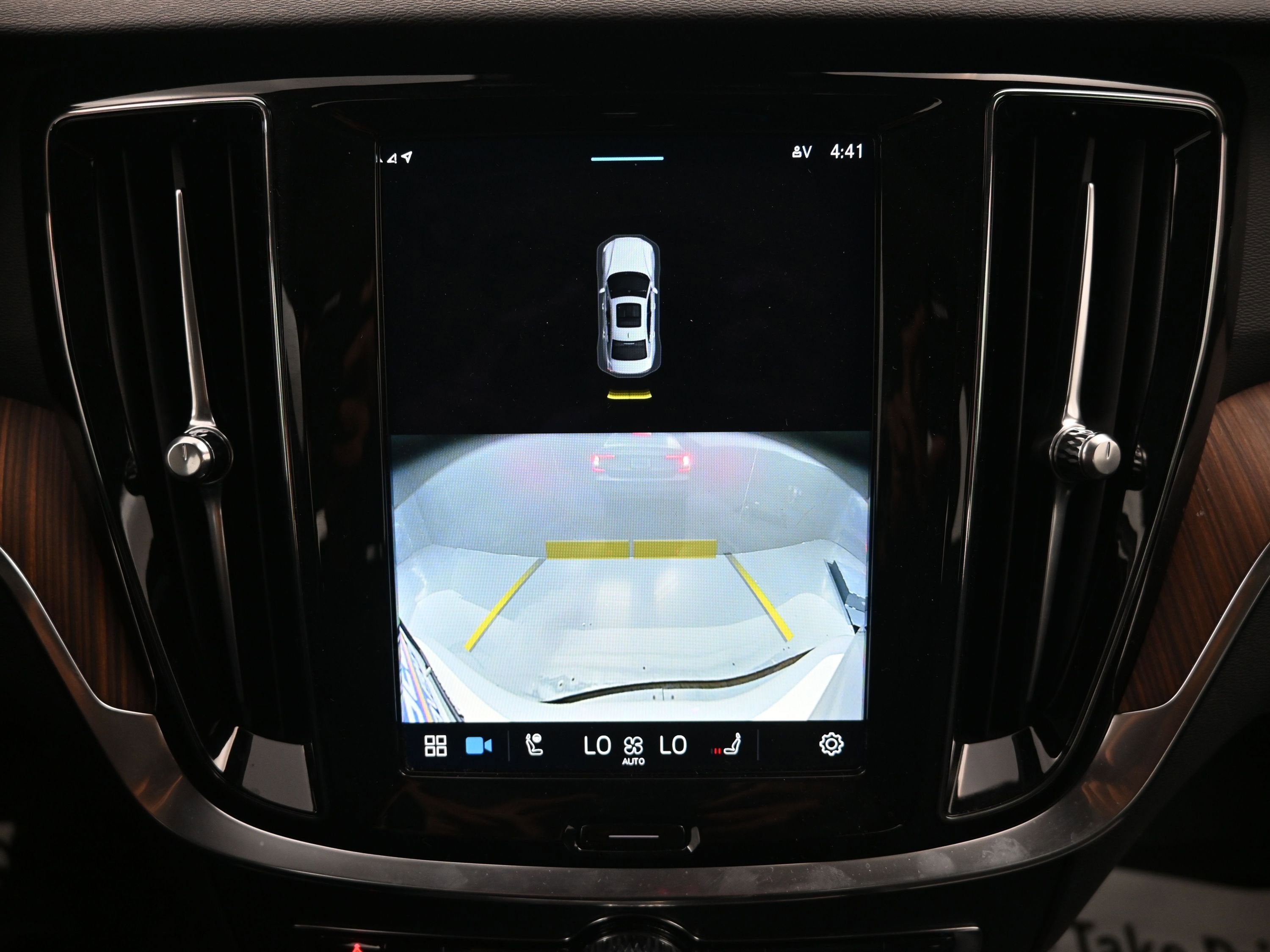 2023 Volvo S60 B5 Plus Dark Theme