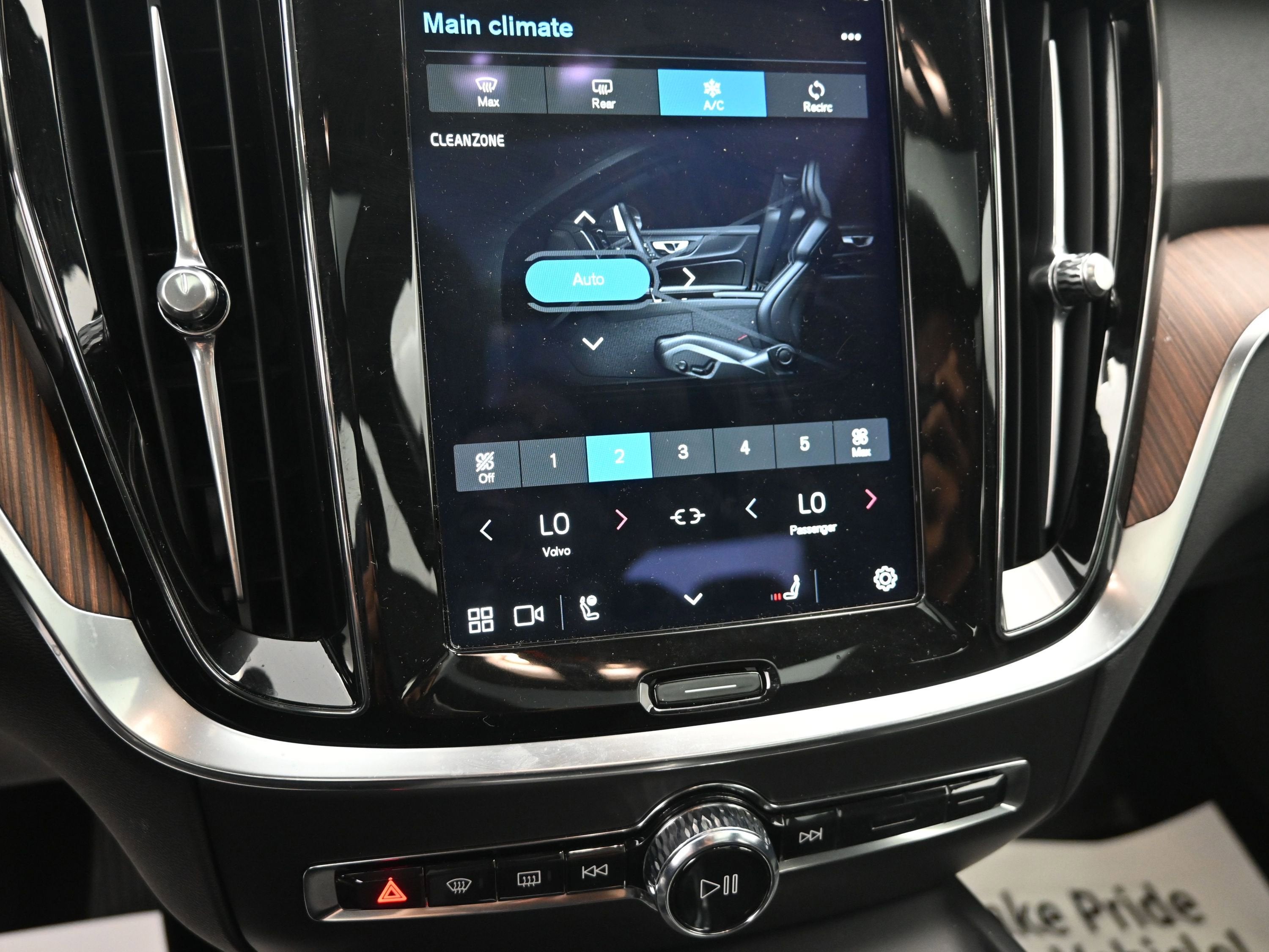 2023 Volvo S60 B5 Plus Dark Theme