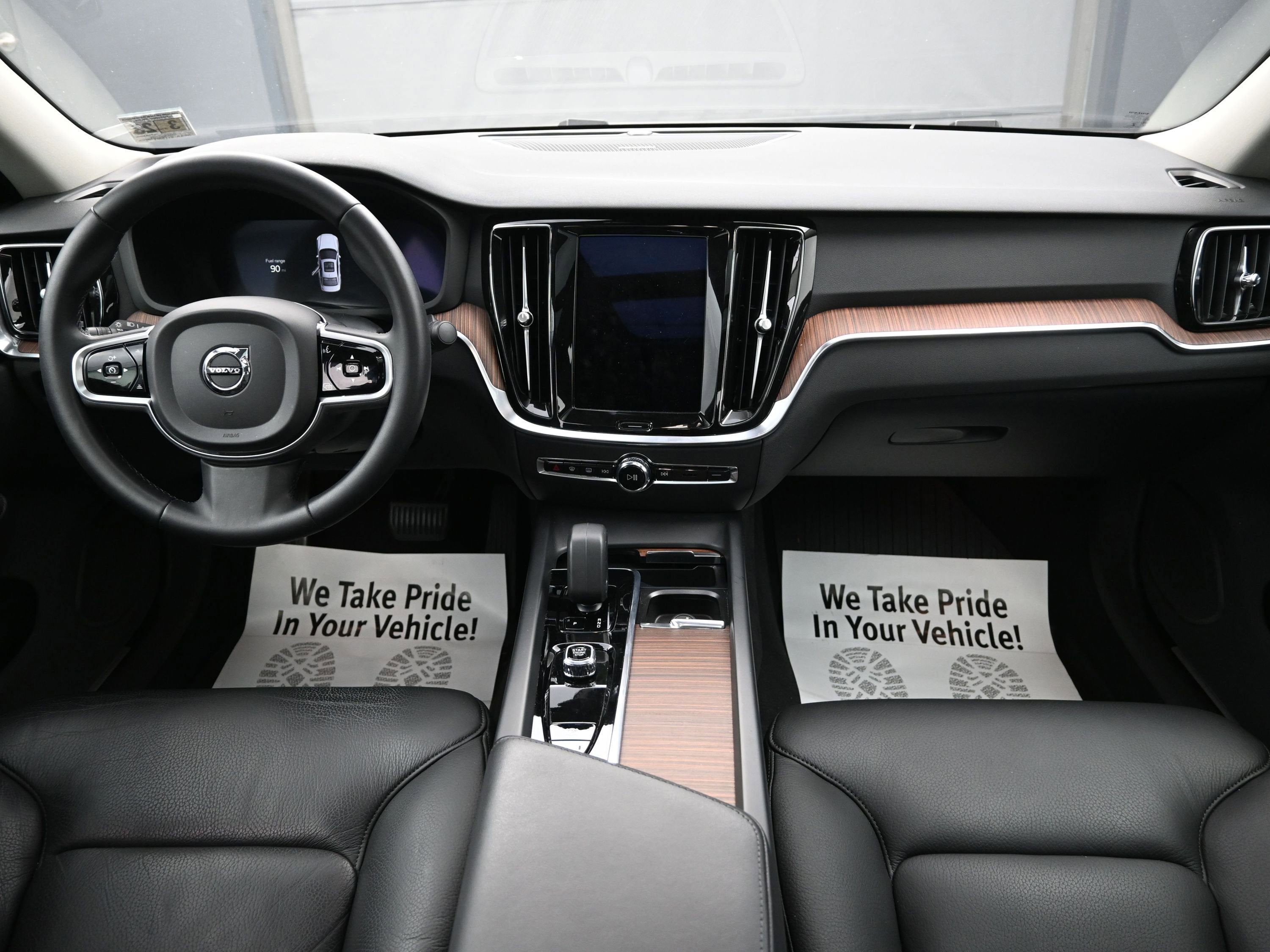 2023 Volvo S60 B5 Plus Dark Theme