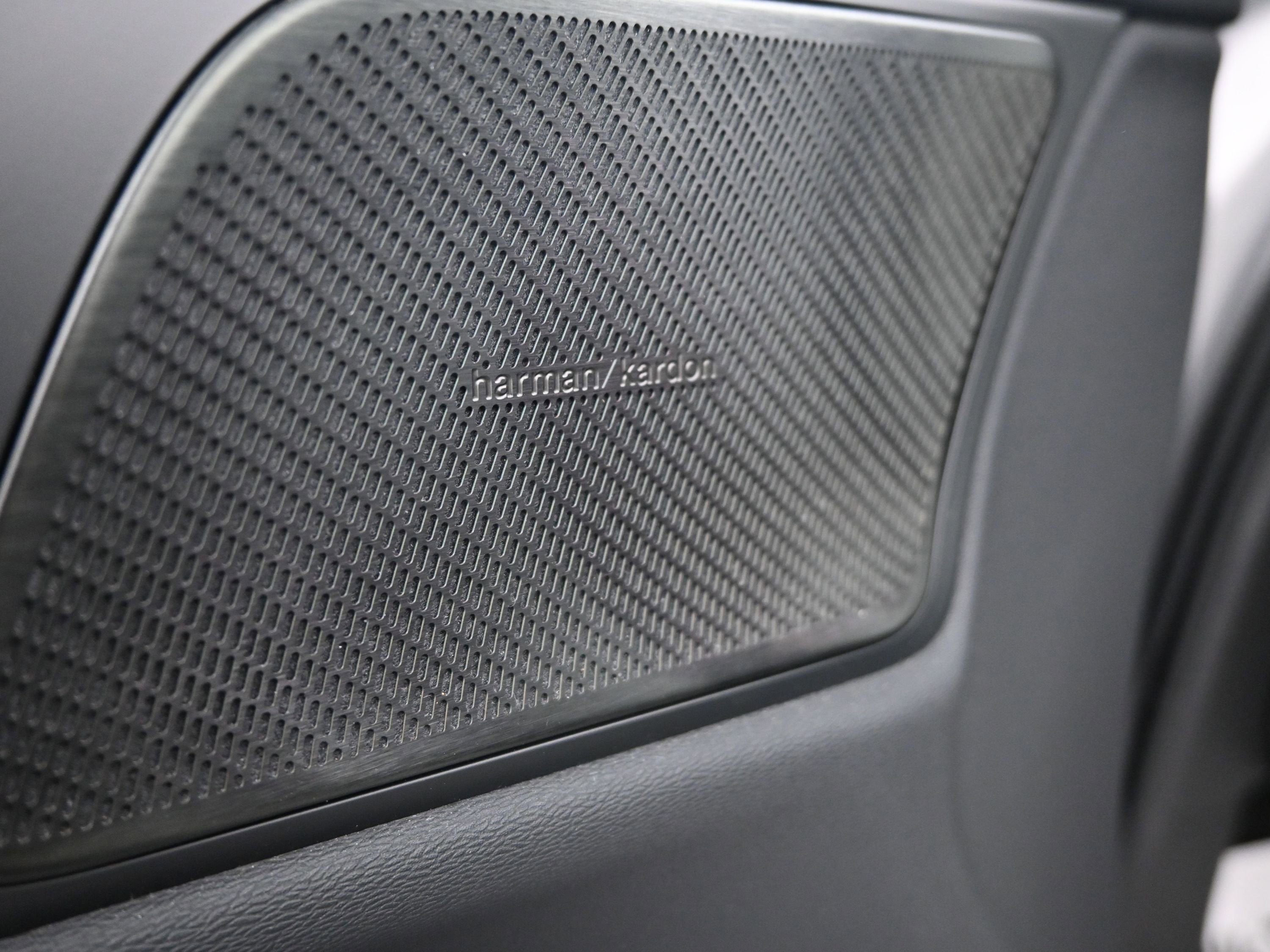 2023 Volvo S60 B5 Plus Dark Theme