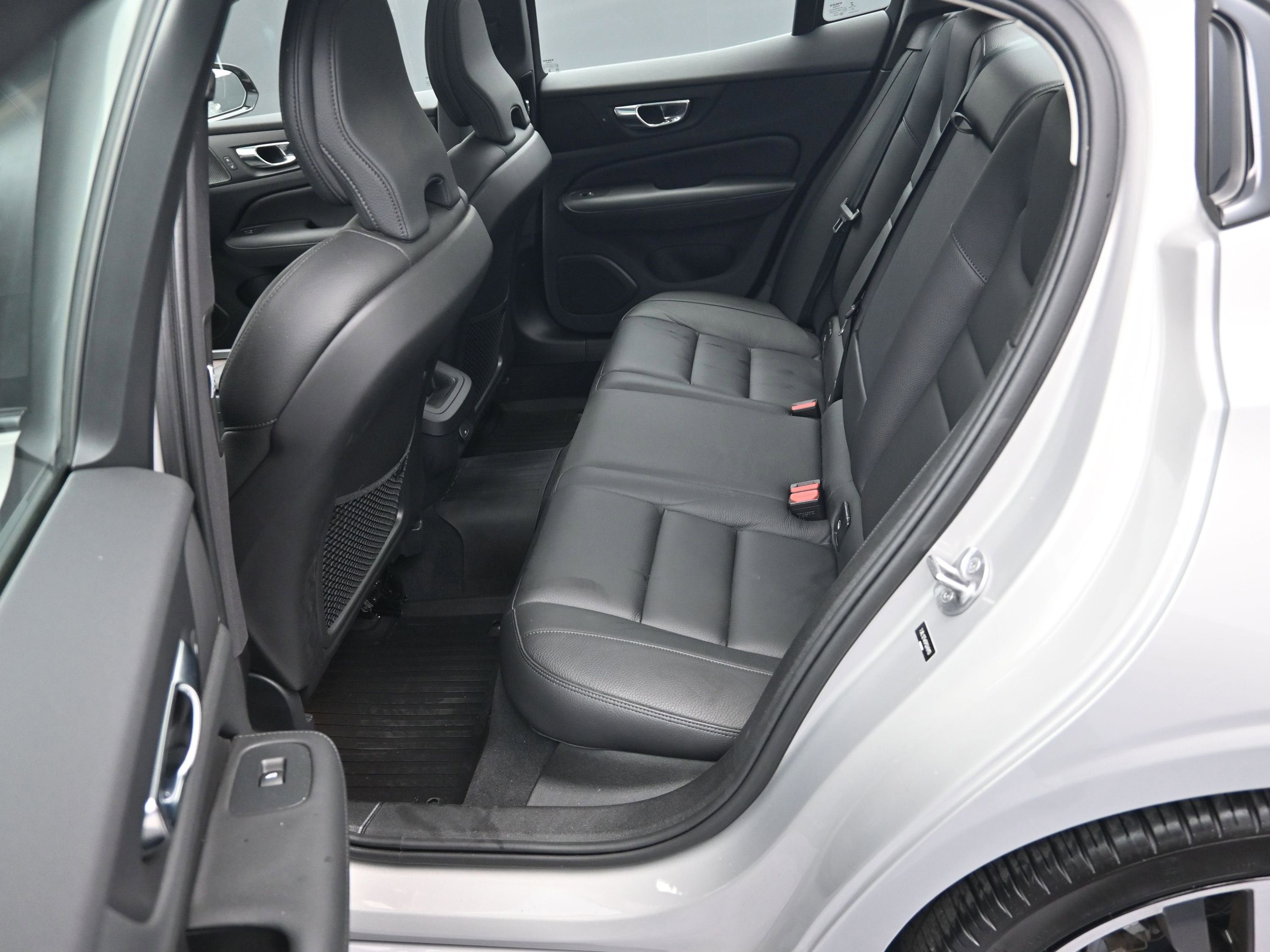 2023 Volvo S60 B5 Plus Dark Theme