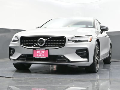 2023 Volvo S60 B5 Plus Dark Theme