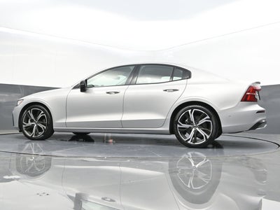 2023 Volvo S60 B5 Plus Dark Theme