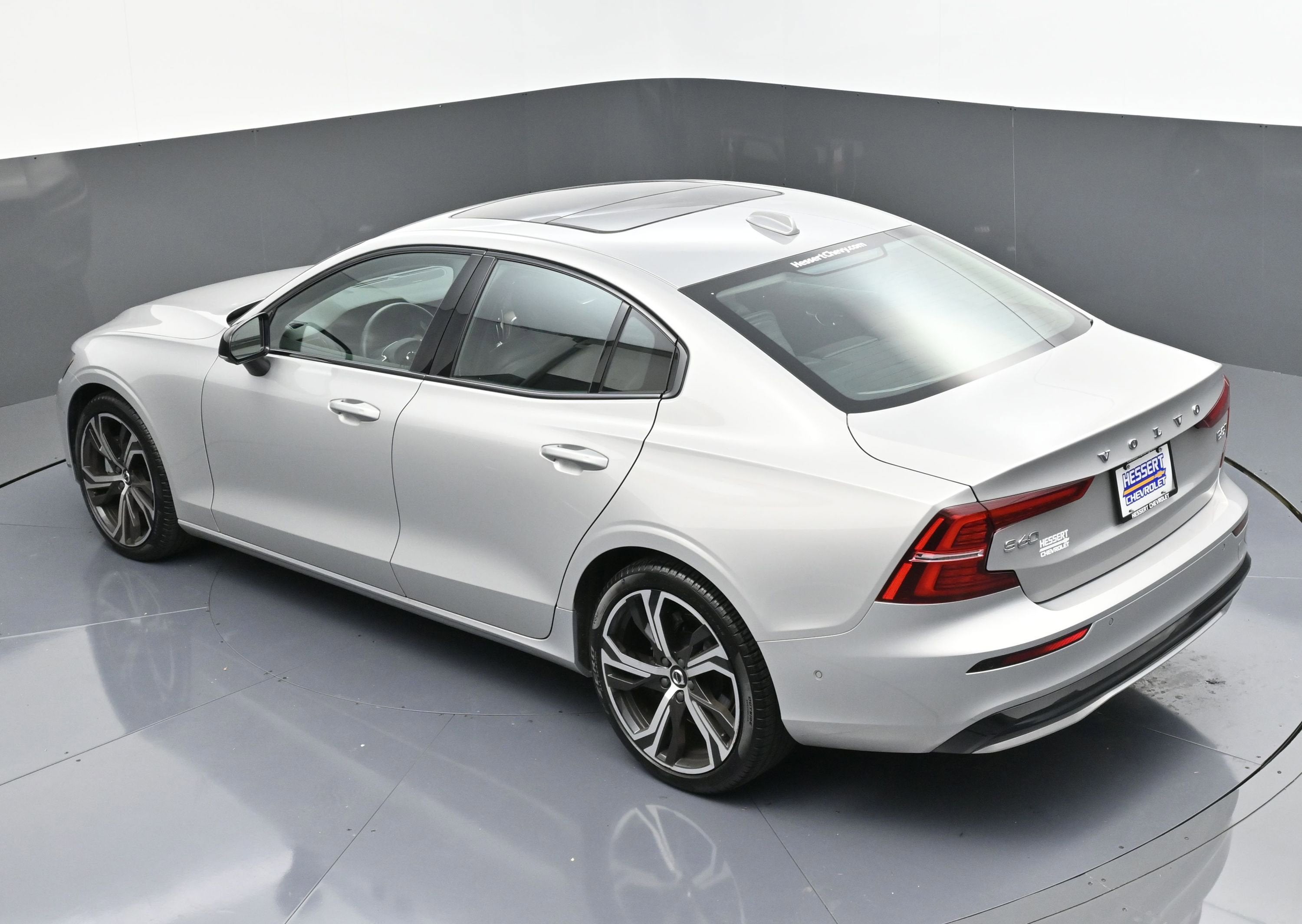 2023 Volvo S60 B5 Plus Dark Theme