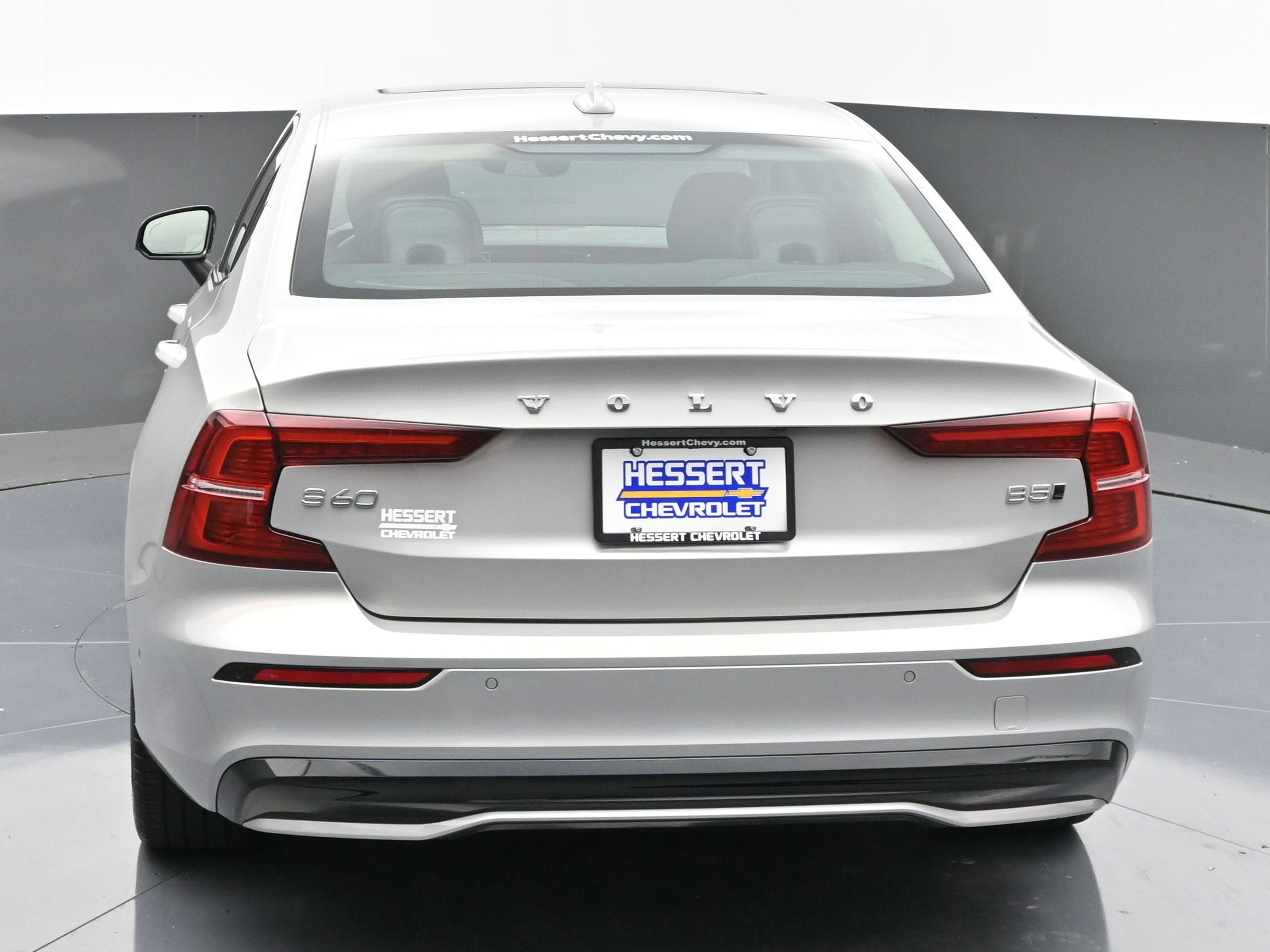 2023 Volvo S60 B5 Plus Dark Theme