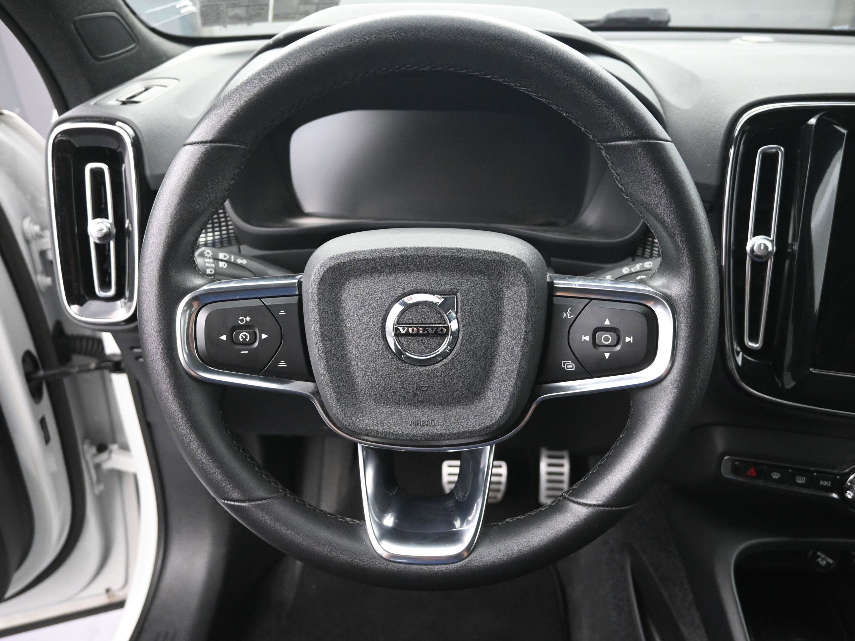 2022 Volvo XC40 T5 R-Design