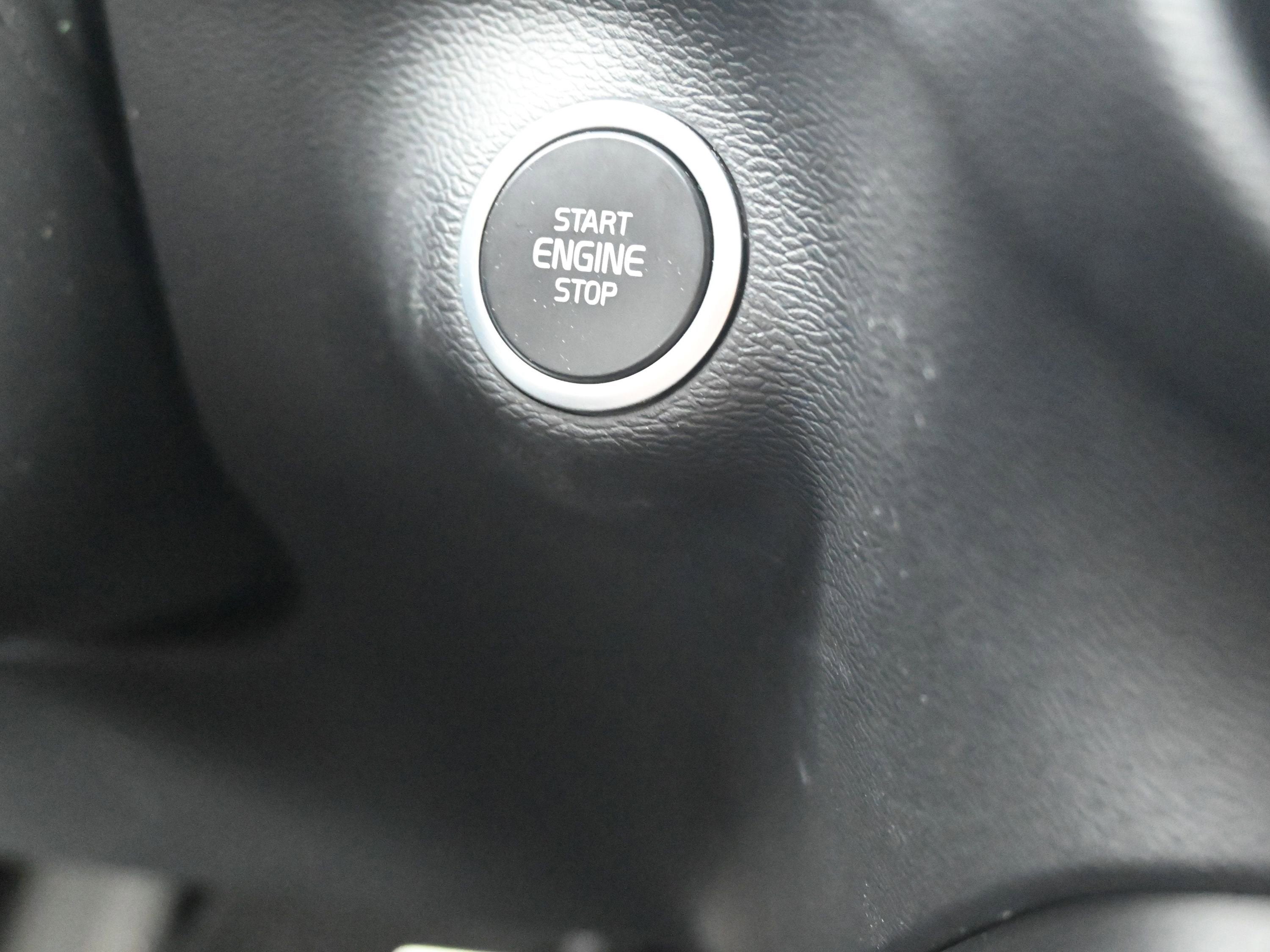 2022 Volvo XC40 T5 R-Design