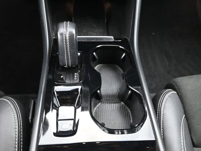 2022 Volvo XC40 T5 R-Design