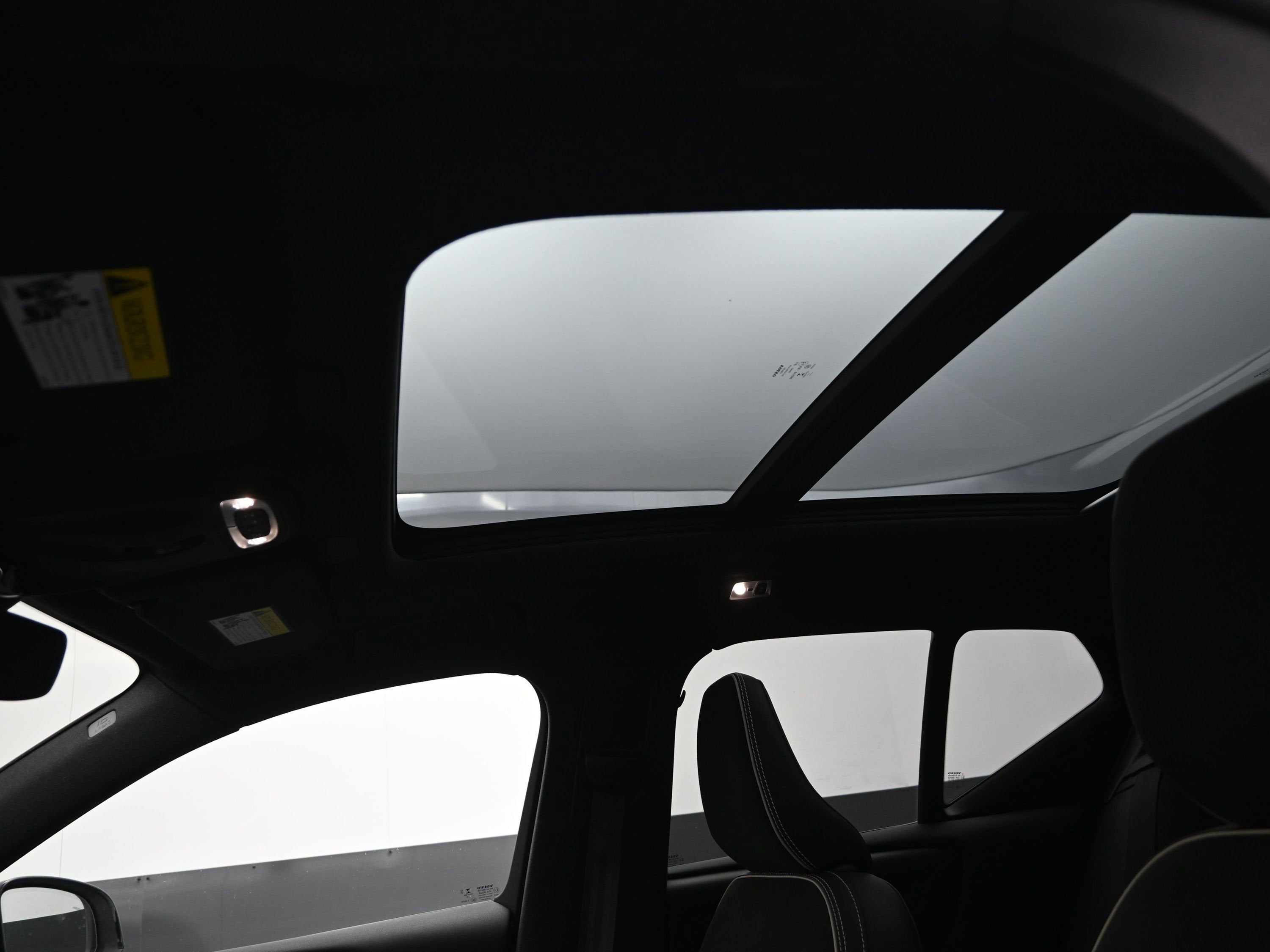 2022 Volvo XC40 T5 R-Design