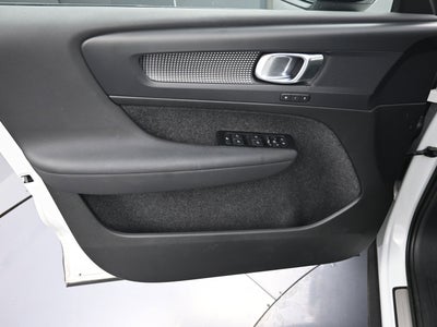 2022 Volvo XC40 T5 R-Design