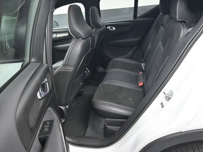 2022 Volvo XC40 T5 R-Design