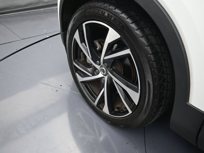 2022 Volvo XC40 T5 R-Design