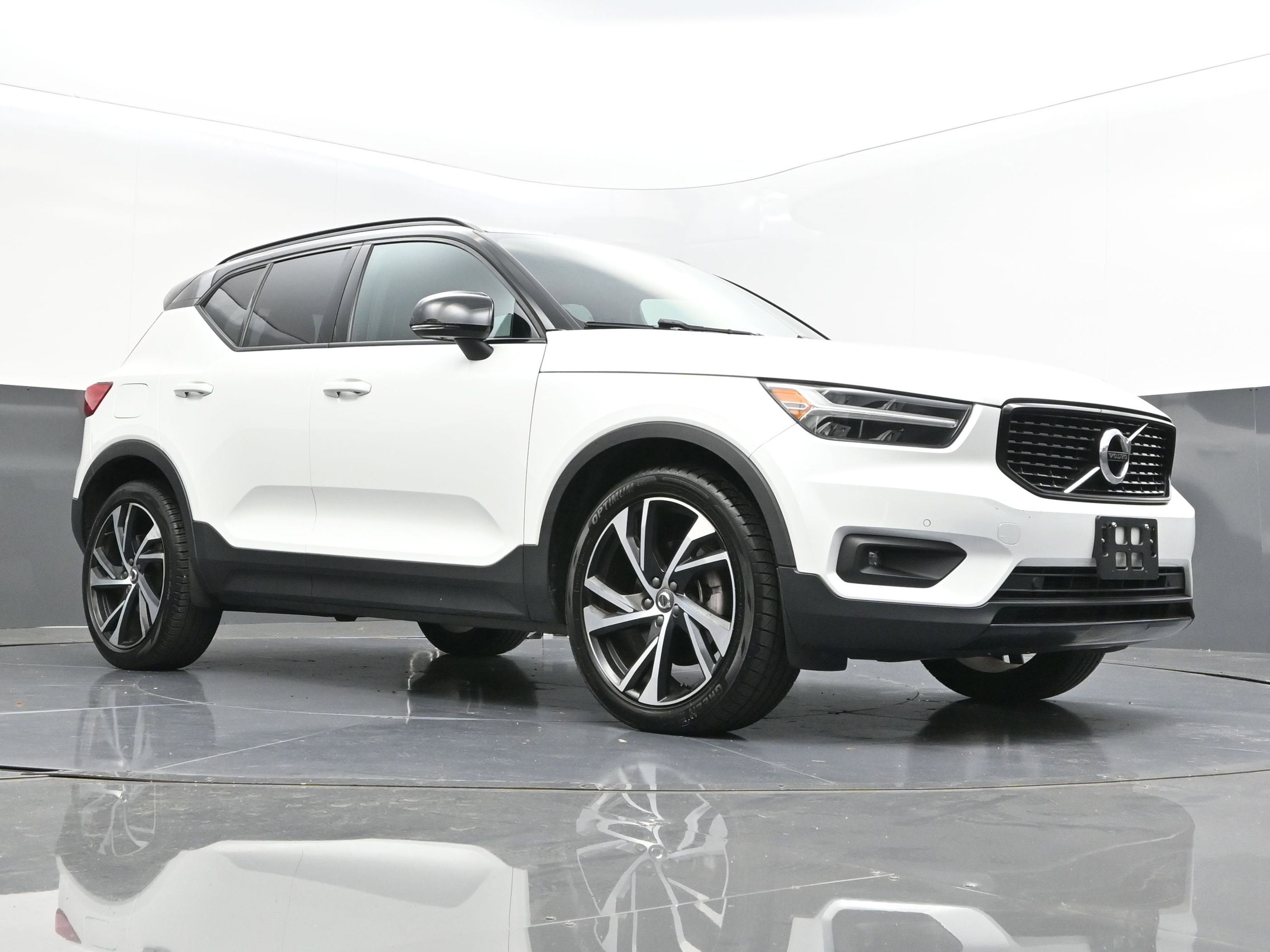 2022 Volvo XC40 T5 R-Design
