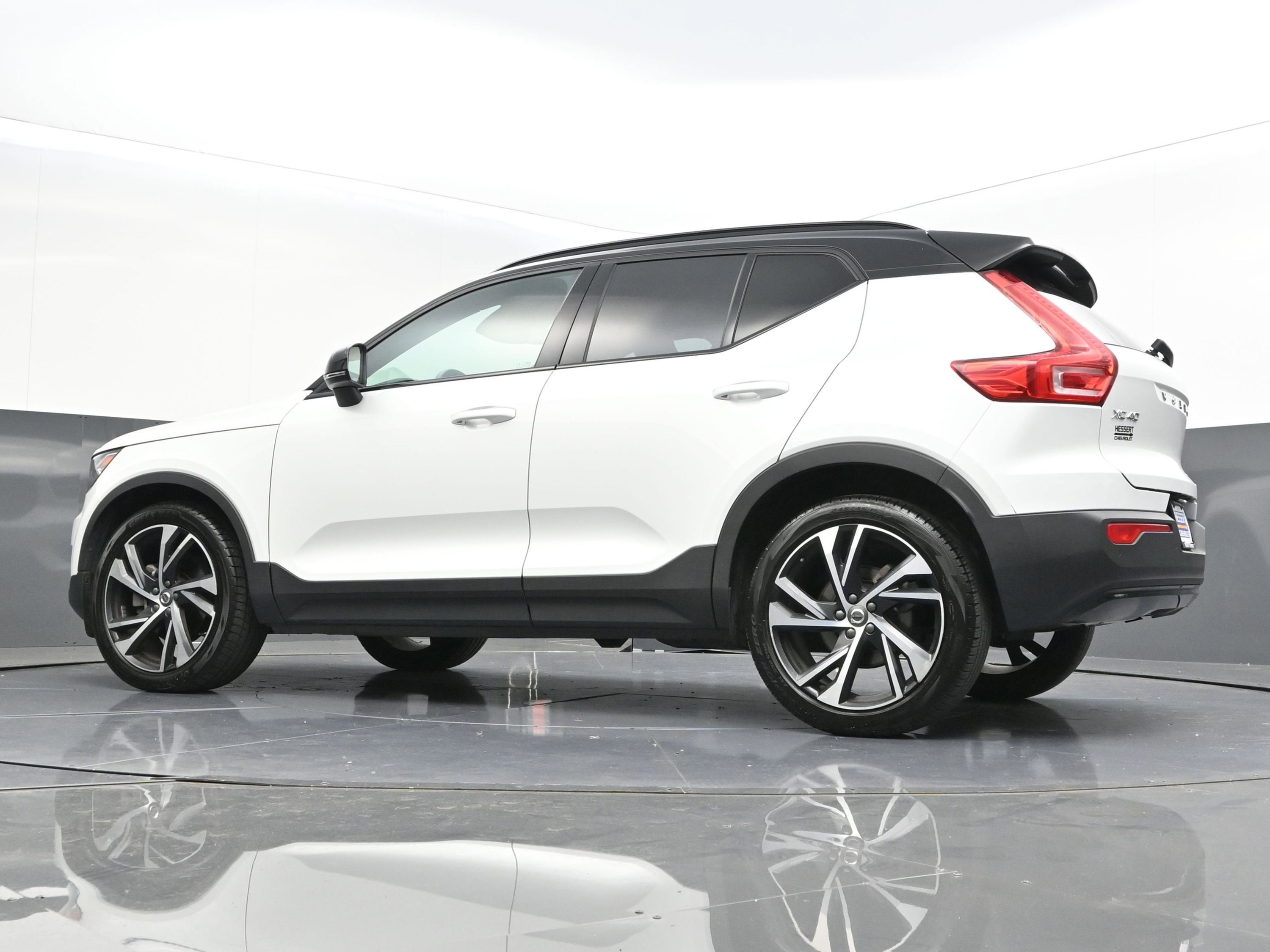 2022 Volvo XC40 T5 R-Design