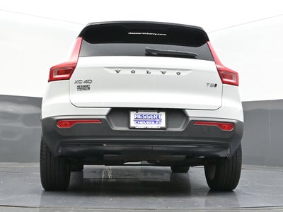 2022 Volvo XC40 T5 R-Design