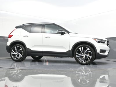 2022 Volvo XC40 T5 R-Design