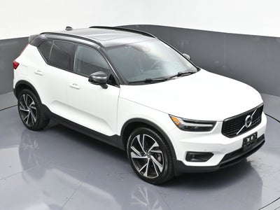 2022 Volvo XC40 T5 R-Design