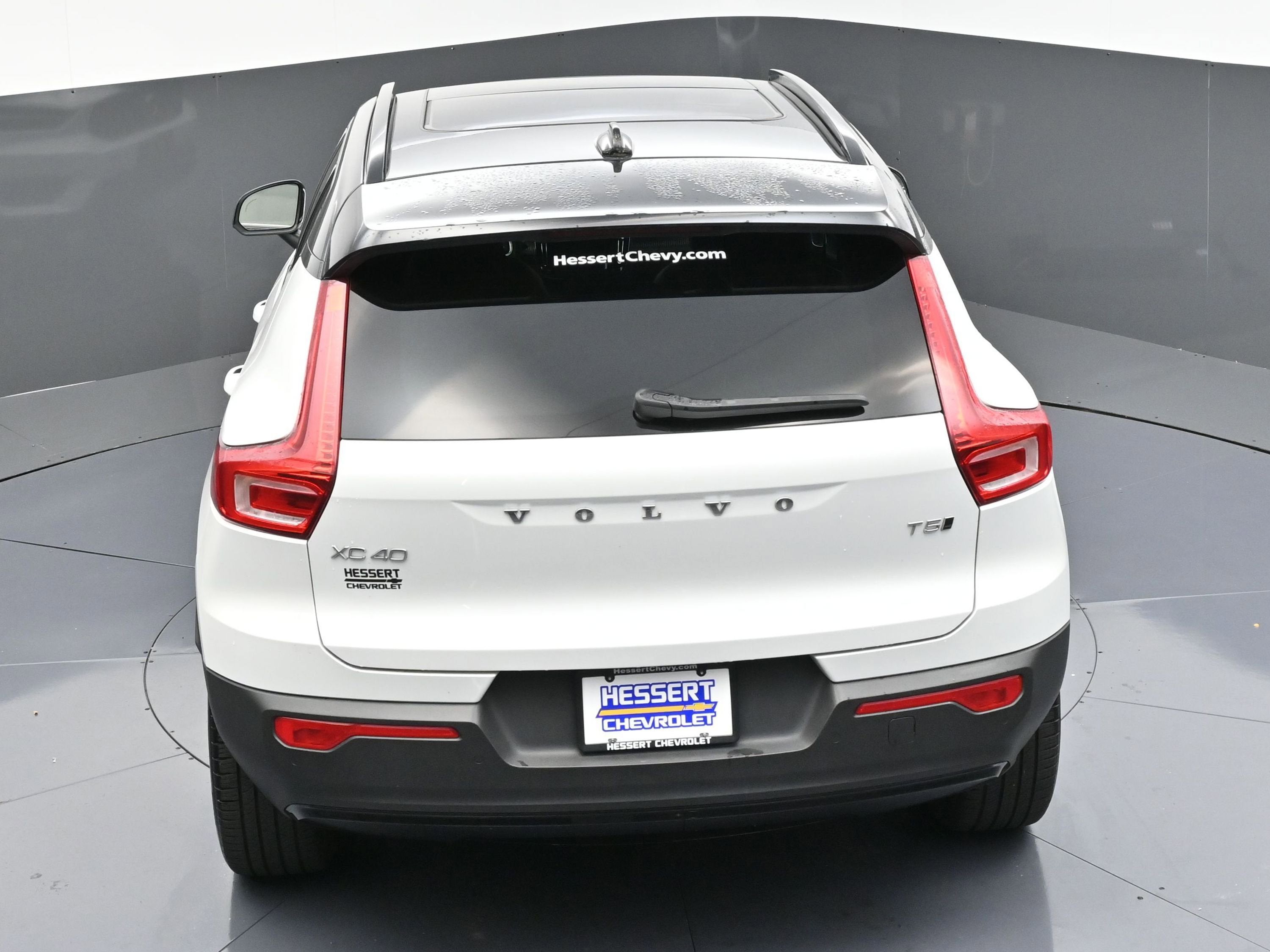 2022 Volvo XC40 T5 R-Design