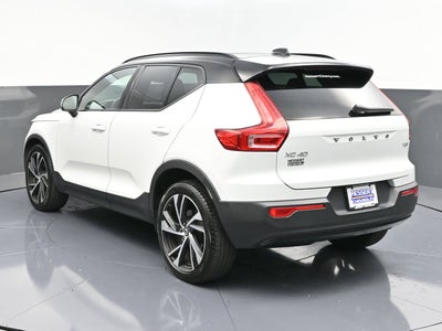 2022 Volvo XC40 T5 R-Design
