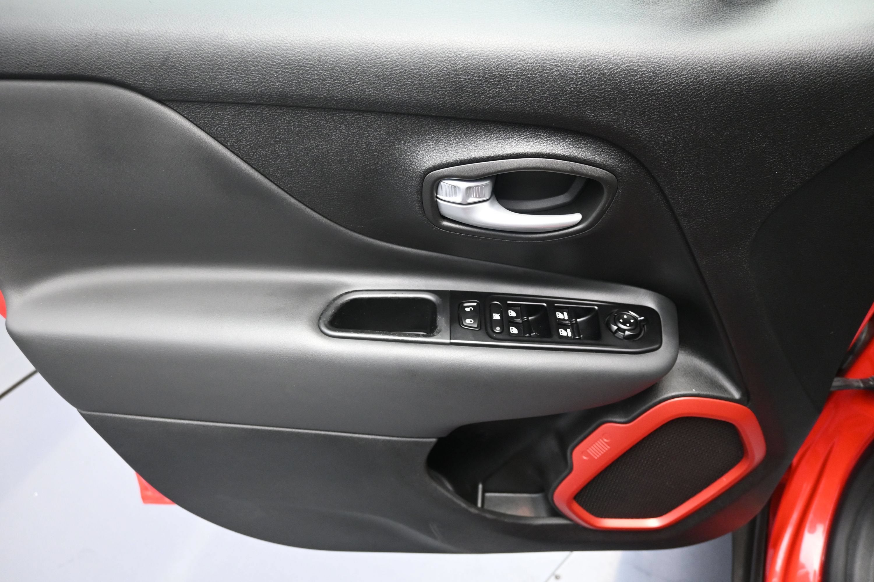 2023 Jeep Renegade Red Edition - Photo 25