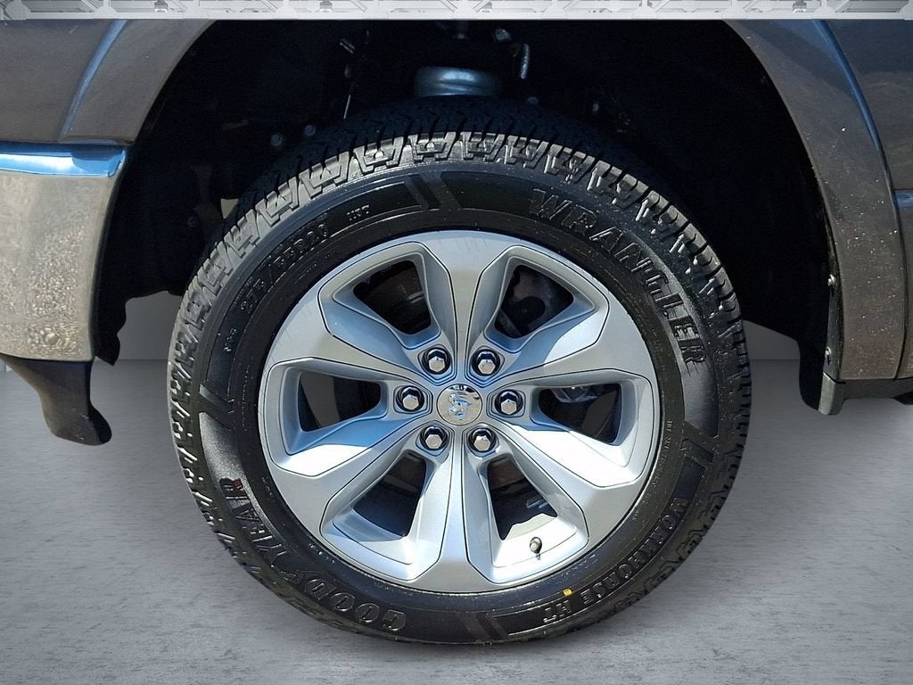 2020 RAM 1500 Limited Crew Cab 4x4 5'7" Box