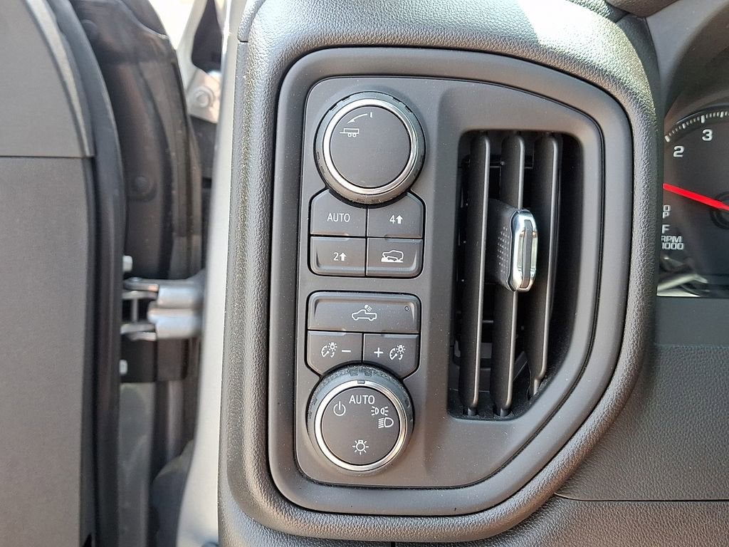 2024 Chevrolet Silverado 1500 Custom - Photo 28