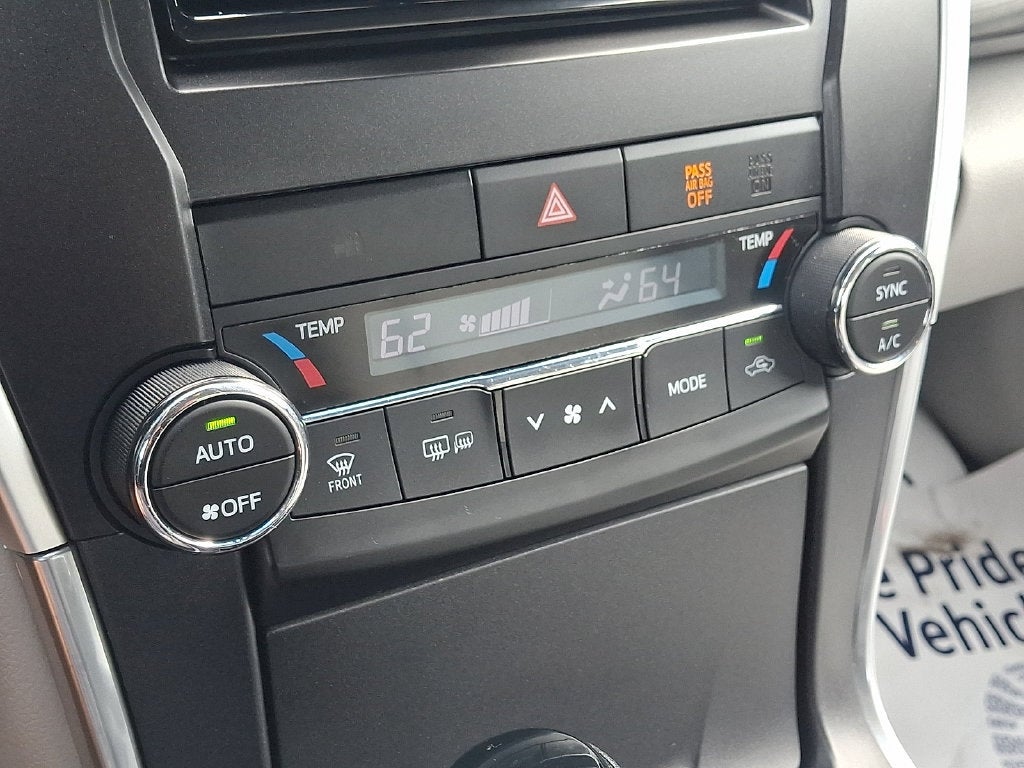 2015 Toyota Camry LE Hybrid - Photo 16