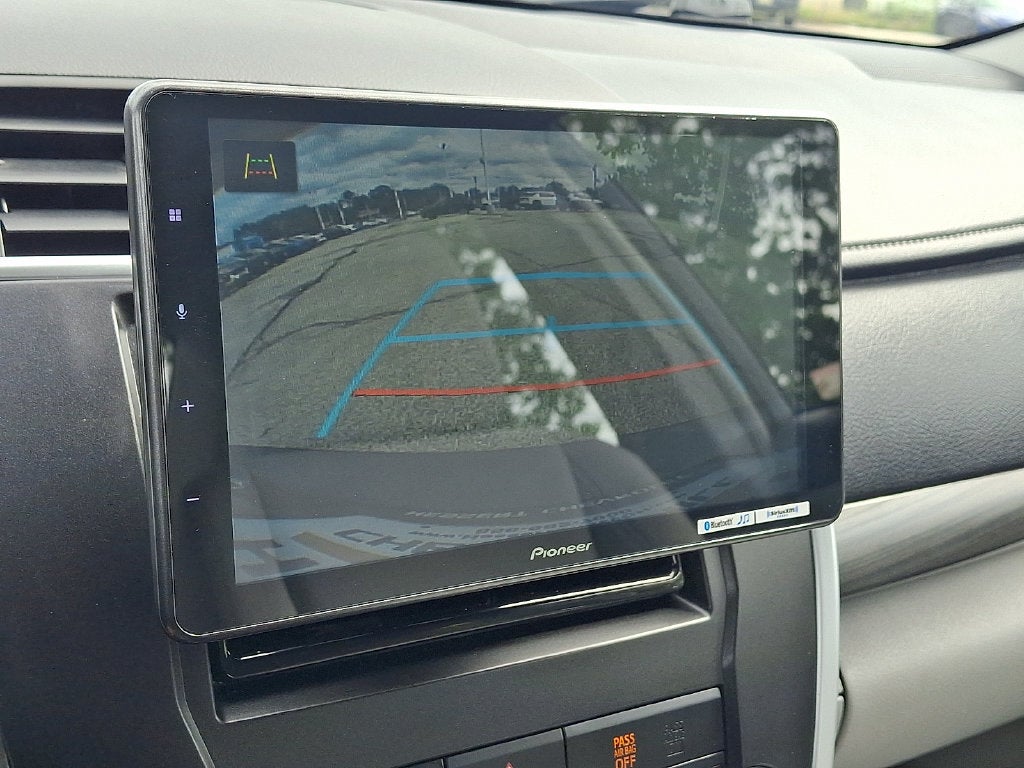 2015 Toyota Camry LE Hybrid - Photo 18