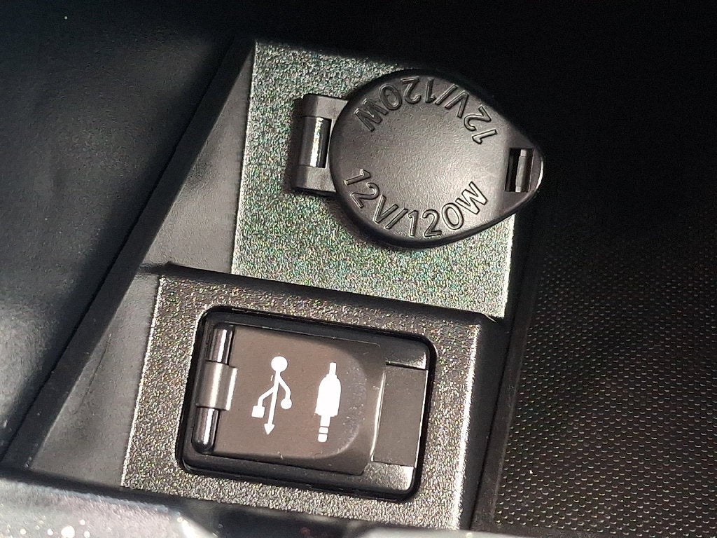 2015 Toyota Camry LE Hybrid - Photo 25