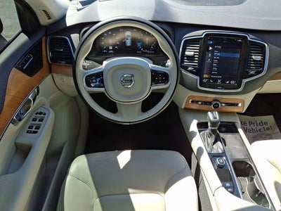 2022 Volvo XC90 T6 Momentum 7 Passenger