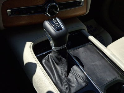 2022 Volvo XC90 T6 Momentum 7 Passenger