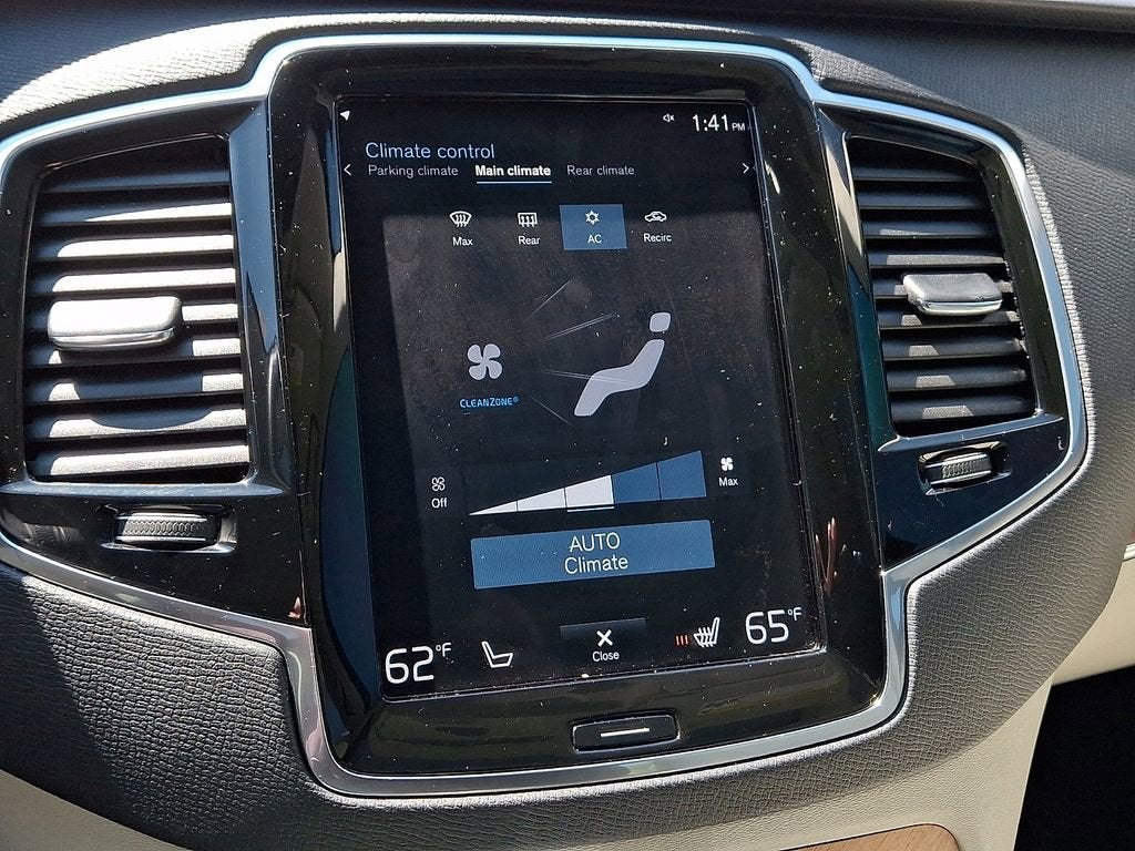 2022 Volvo XC90 T6 Momentum 7 Passenger