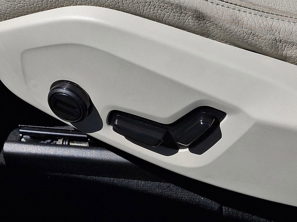 2022 Volvo XC90 T6 Momentum 7 Passenger
